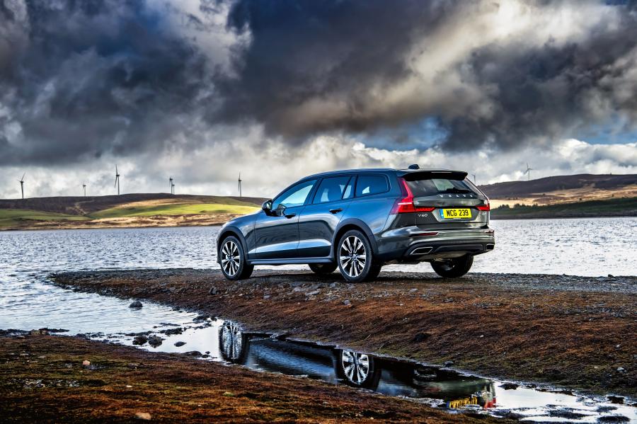  Volvo V60 D4 Cross Country 2019 года  (UK) (фото 5 из 43)